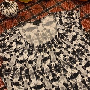 Worthington Black and White Abstract blouse